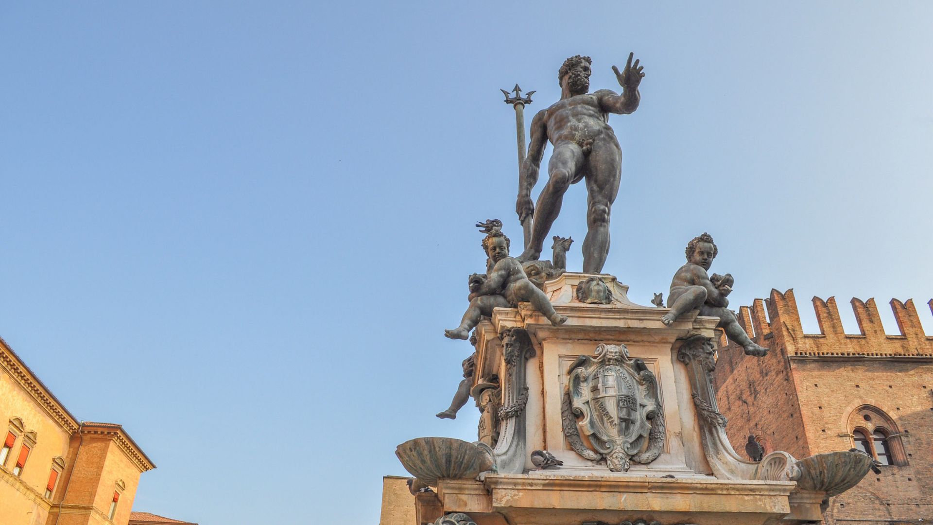 sezione scopri Bologna, foto del Nettuno, urban nest appartamenti e case vacanze a Bologna