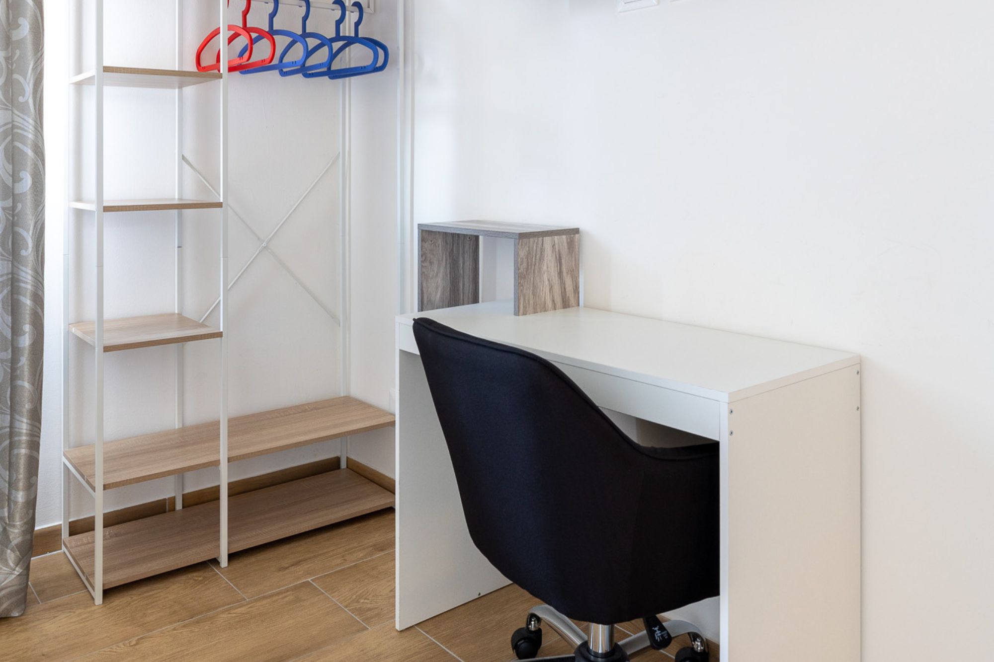 Stanza con bagno privato, situata in zona aeroporto Bologna. Urban Nest - appartamenti e case vacanze a Bologna