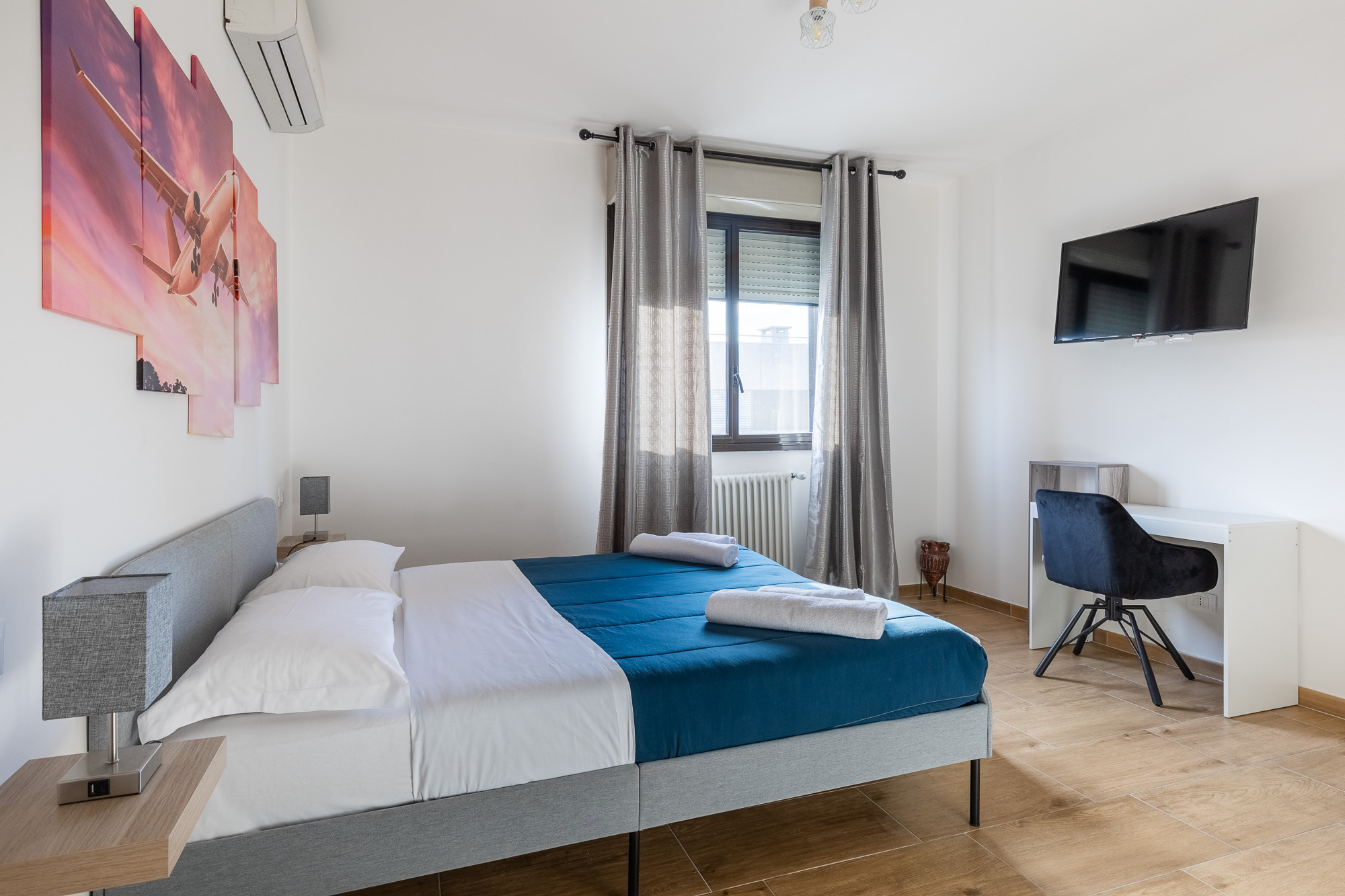 Stanza con bagno privato, situata in zona aeroporto Bologna. Urban Nest - appartamenti e case vacanze a Bologna