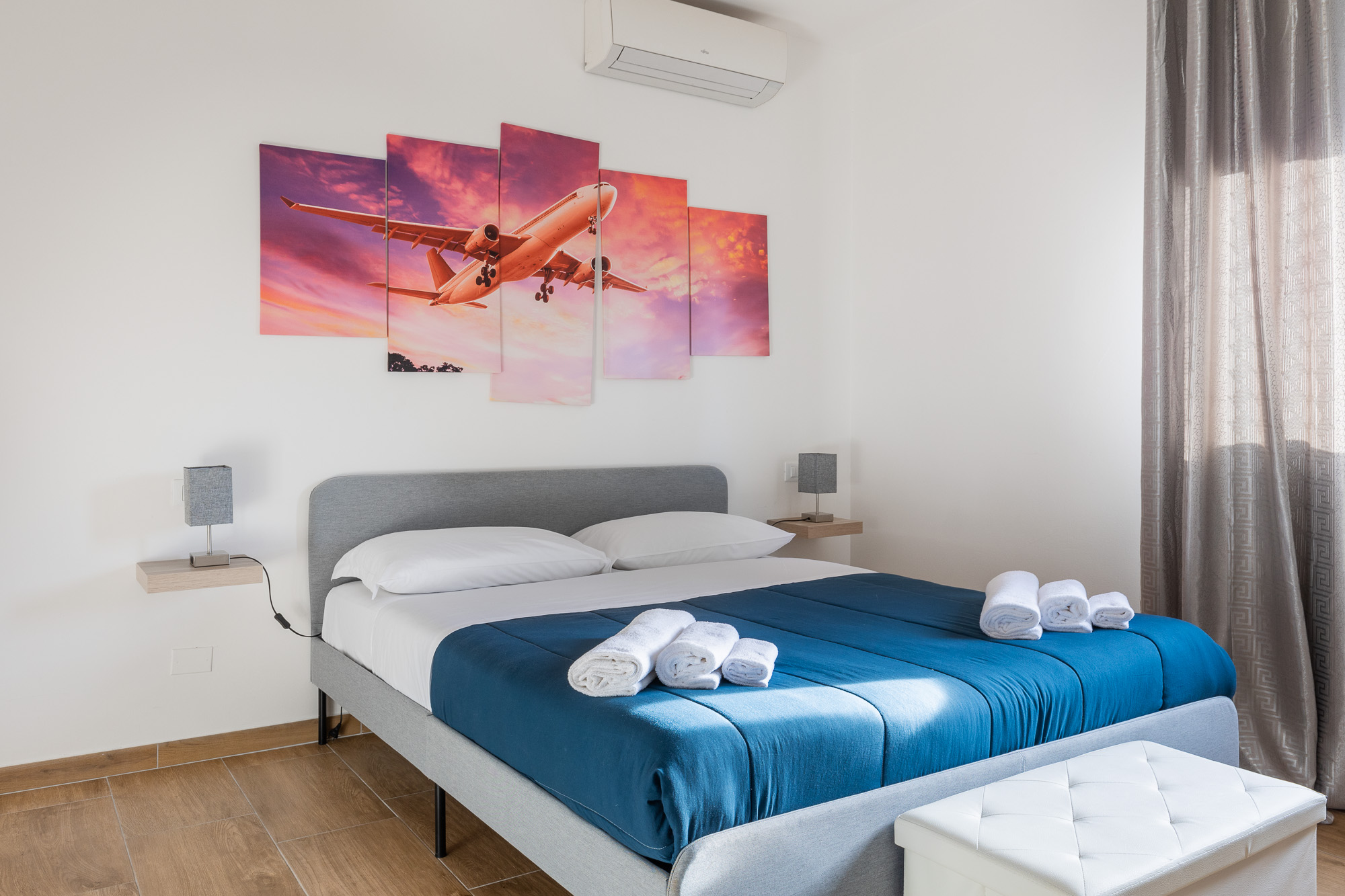 Stanza con bagno privato, situata in zona aeroporto Bologna. Urban Nest - appartamenti e case vacanze a Bologna