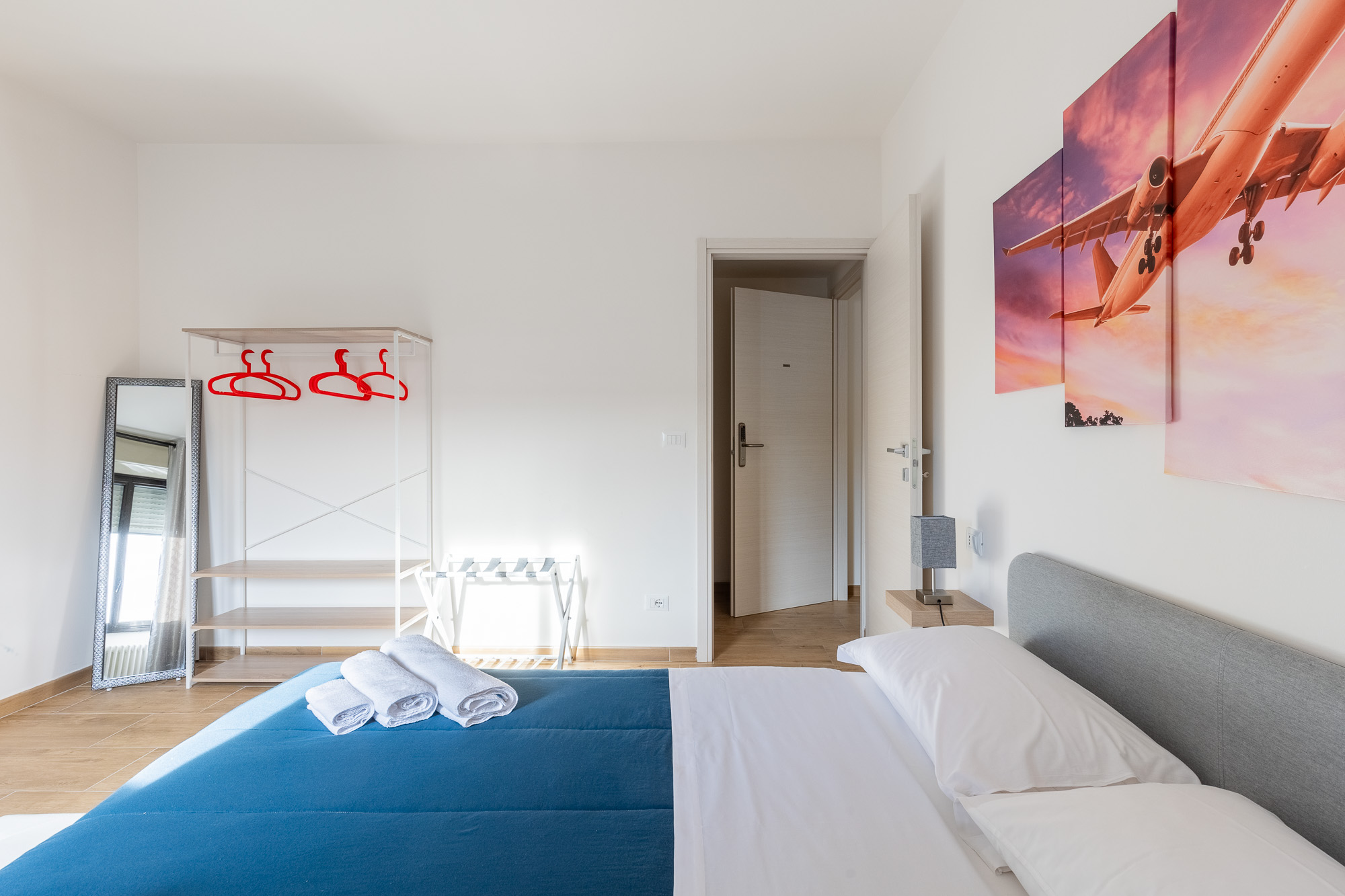 Stanza con bagno privato, situata in zona aeroporto Bologna. Urban Nest - appartamenti e case vacanze a Bologna
