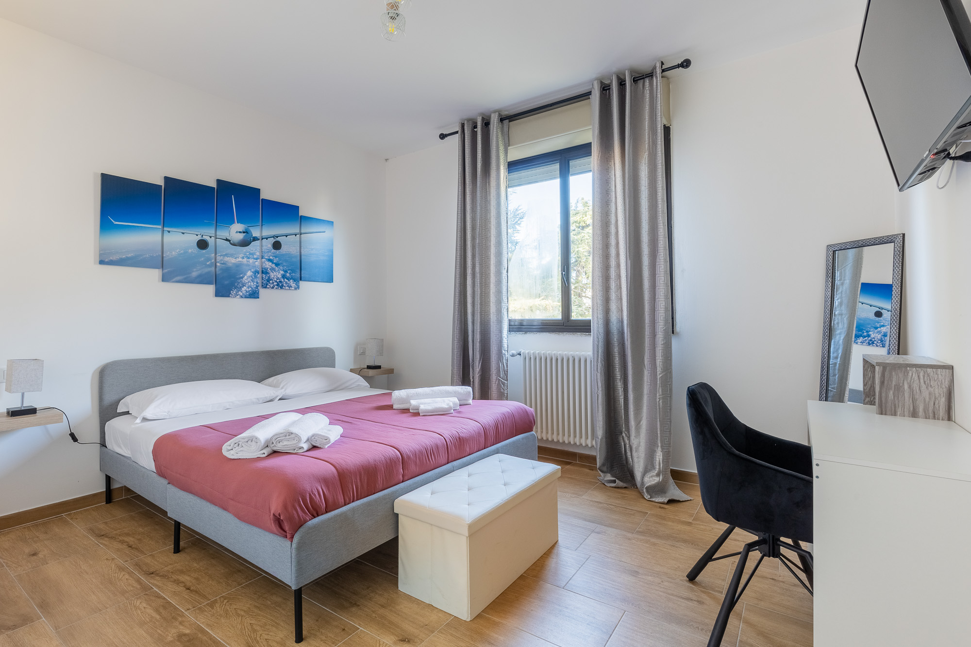 Stanza con bagno privato, situata in zona aeroporto Bologna. Urban Nest - appartamenti e case vacanze a Bologna