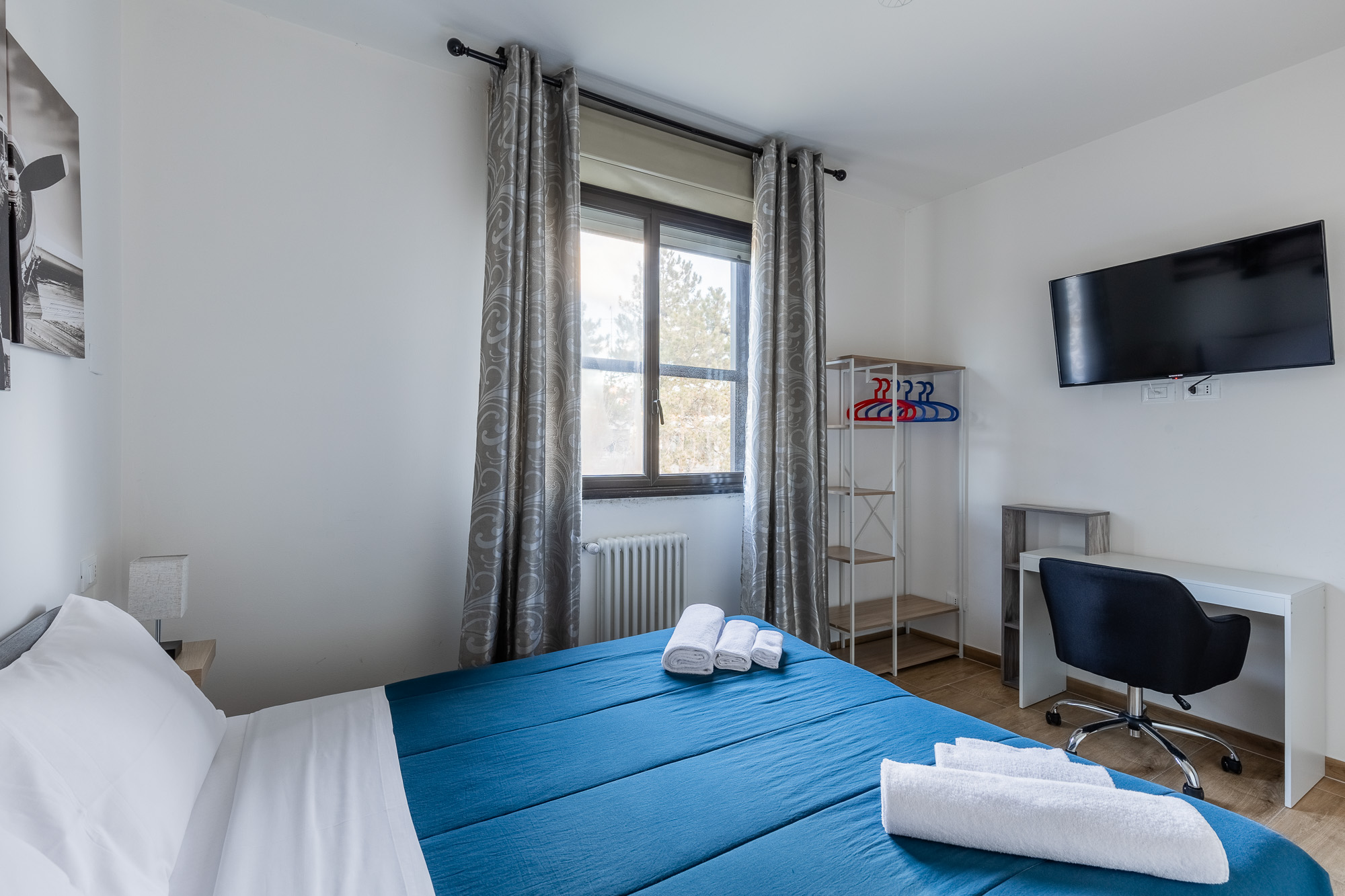 Stanza con bagno privato, situata in zona aeroporto Bologna. Urban Nest - appartamenti e case vacanze a Bologna