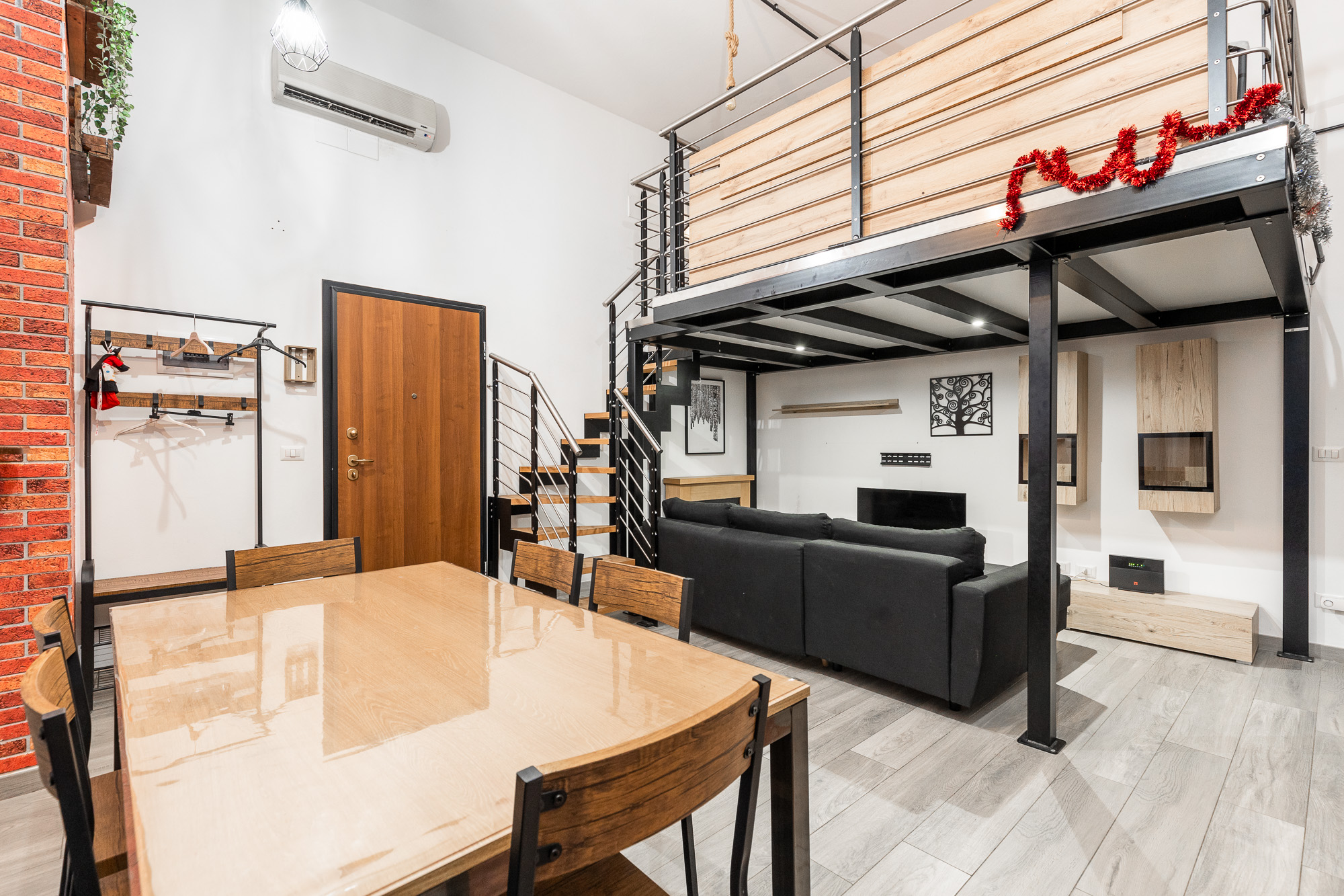 Loft urbano, Moderno appartamento in stile industrial vicino all’Ospedale Maggiore urban nest appartamenti e case vacanze a Bologna
