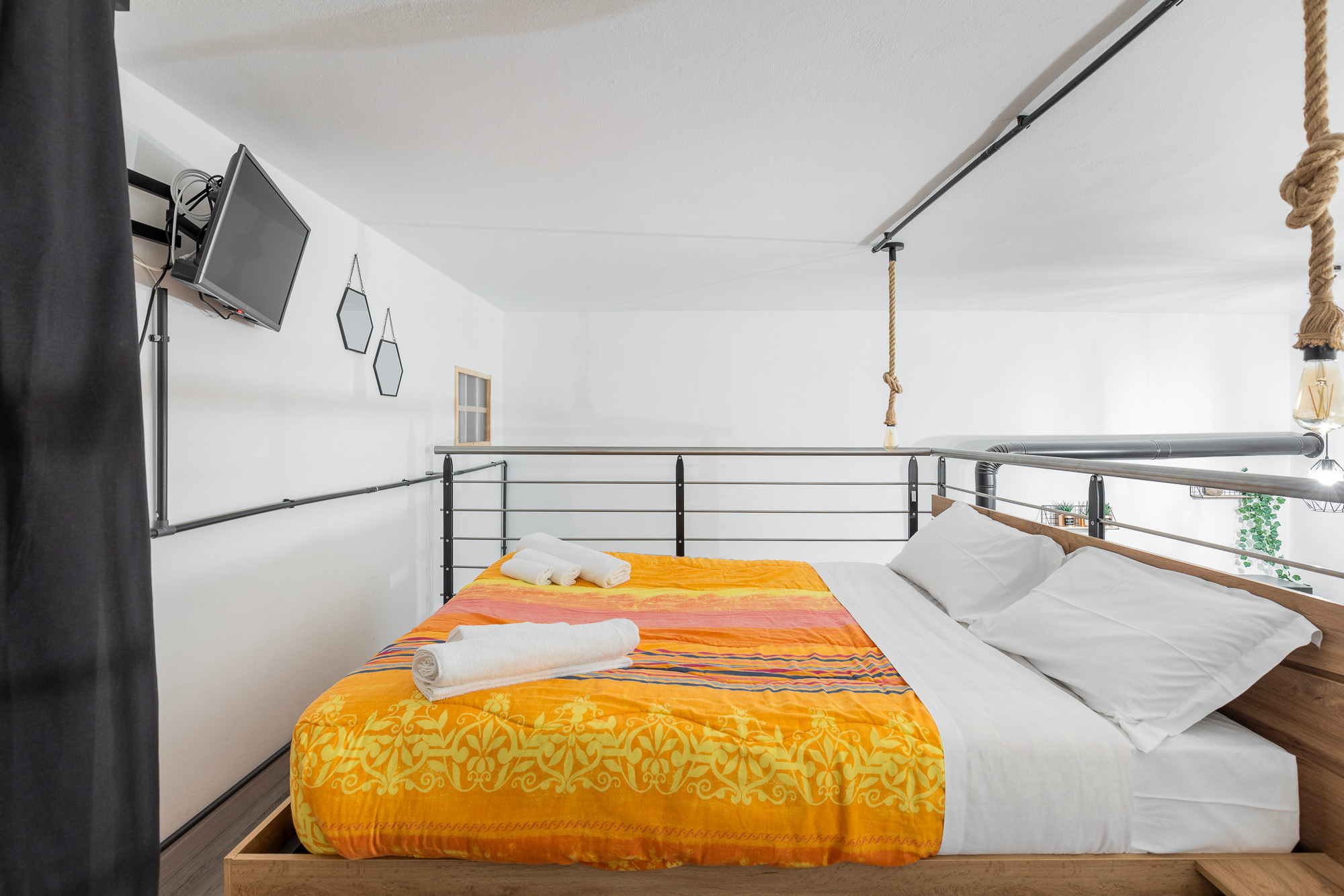Loft urbano, Moderno appartamento in stile industrial vicino all’Ospedale Maggiore urban nest appartamenti e case vacanze a Bologna
