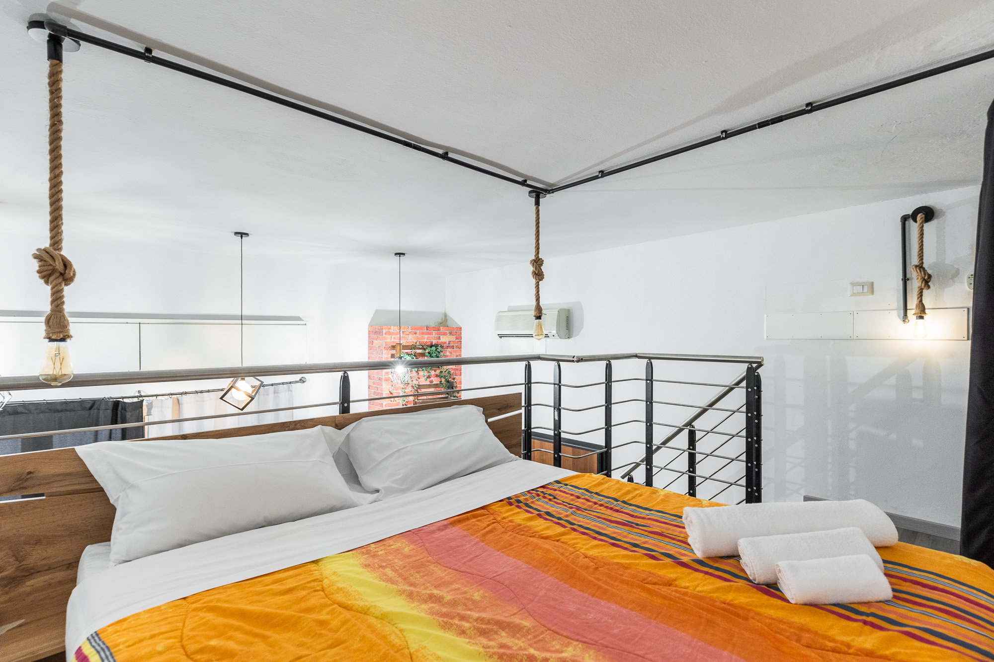 Loft urbano, Moderno appartamento in stile industrial vicino all’Ospedale Maggiore urban nest appartamenti e case vacanze a Bologna