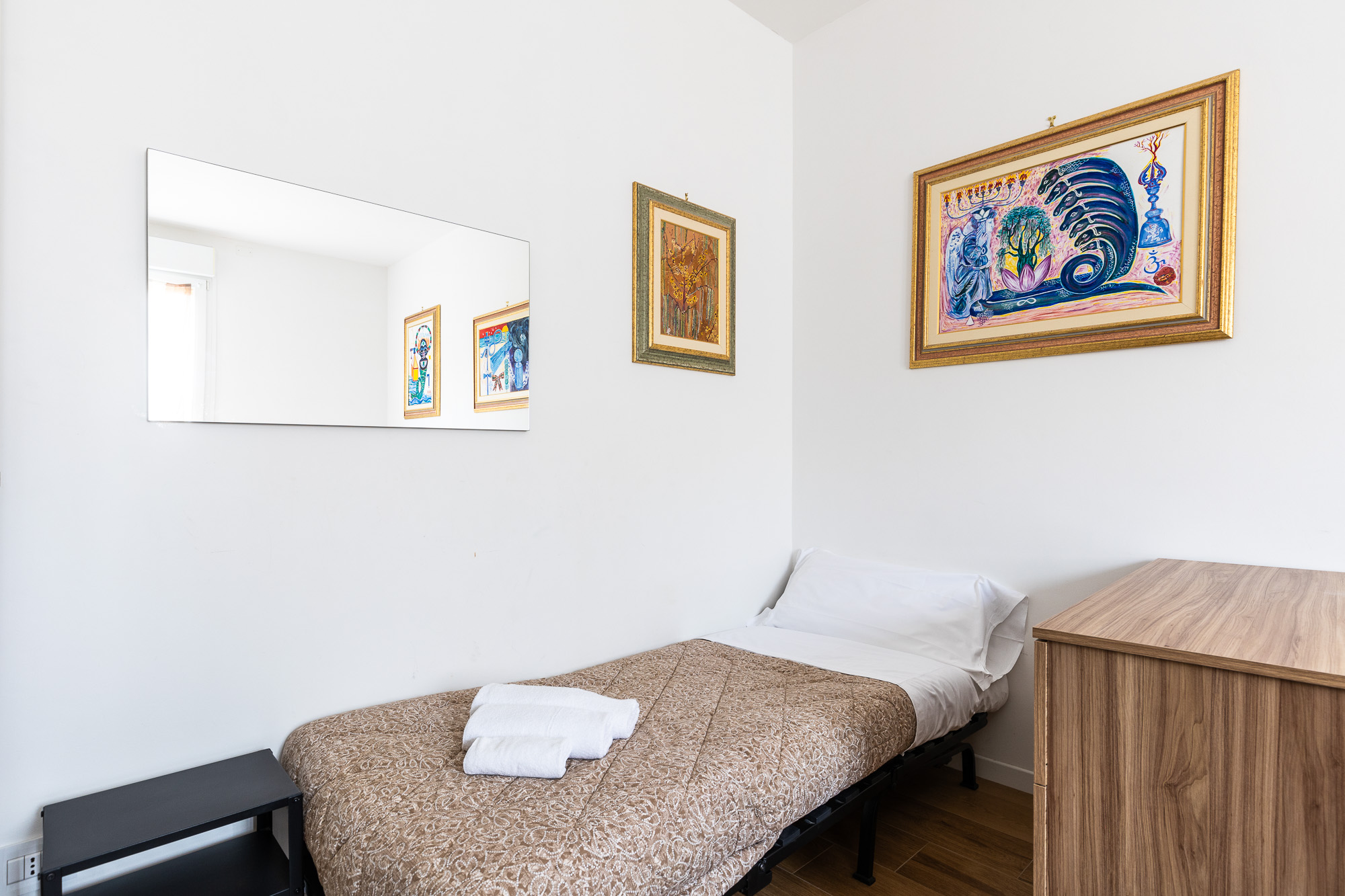 Stanza tripla a pochi minuti dall’Ospedale Sant’Orsola. urban nest - appartamenti e case vacanze a Bologna