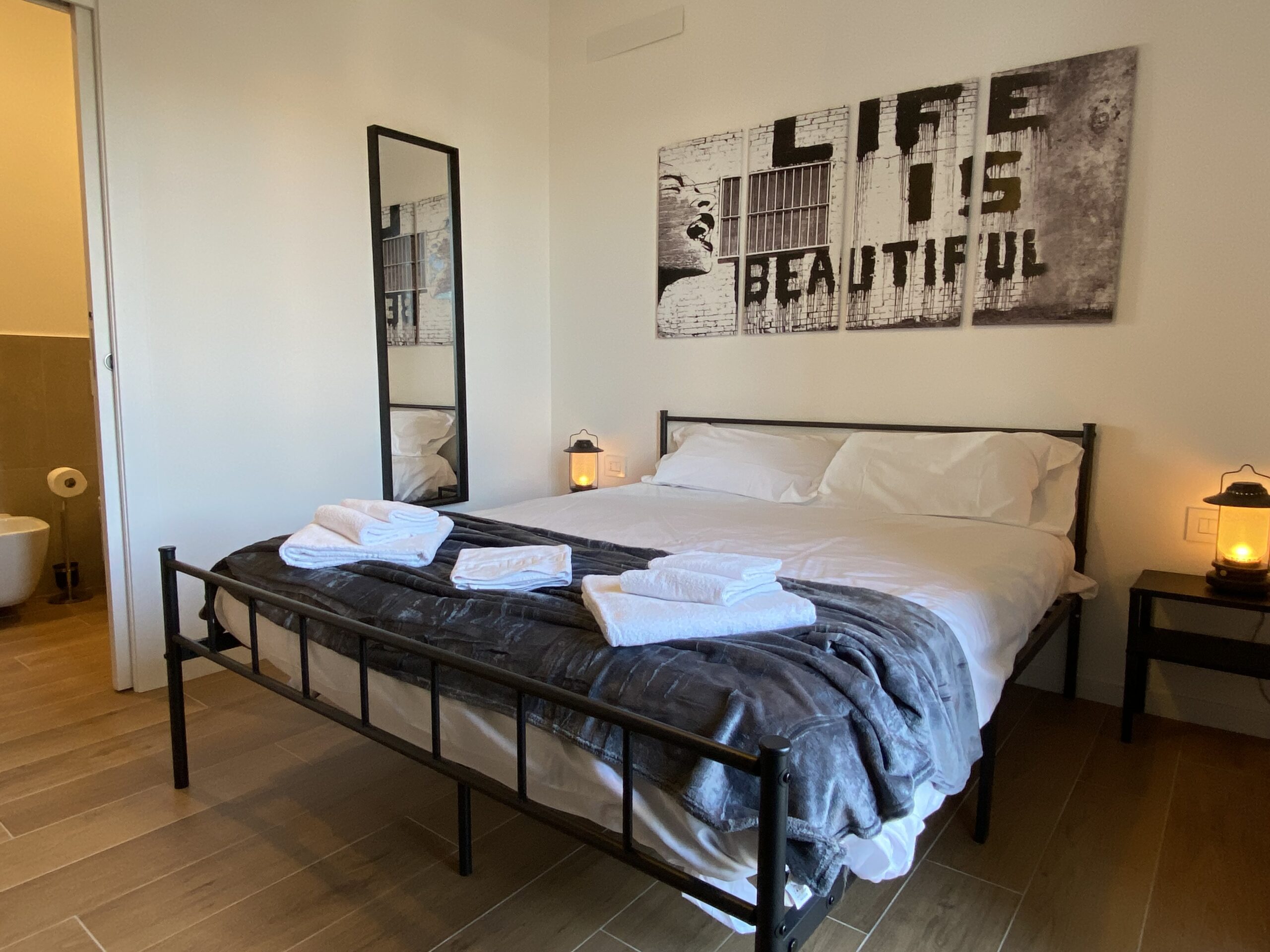 Stanza privata con bagno interno, ideale per soggiorni brevi a Bologna. Urban Nest - appartamenti e case vacanze a Bologna