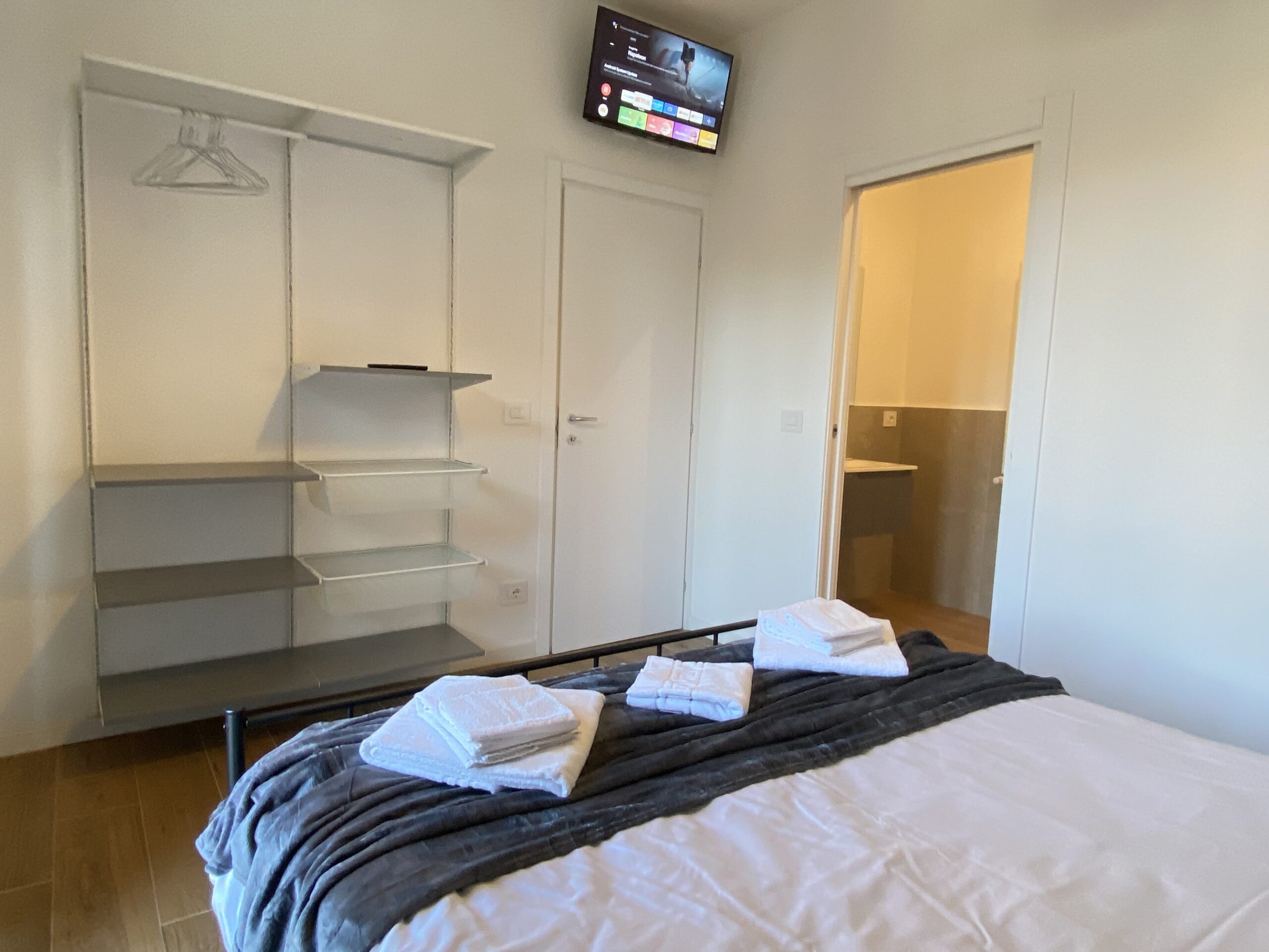 Stanza privata con bagno interno, ideale per soggiorni brevi a Bologna. Urban Nest - appartamenti e case vacanze a Bologna