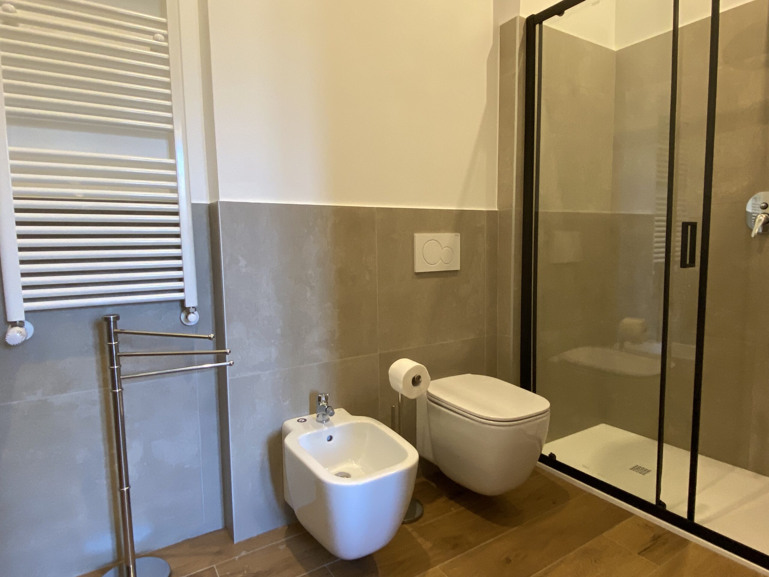 Stanza privata con bagno interno, ideale per soggiorni brevi a Bologna. Urban Nest - appartamenti e case vacanze a Bologna